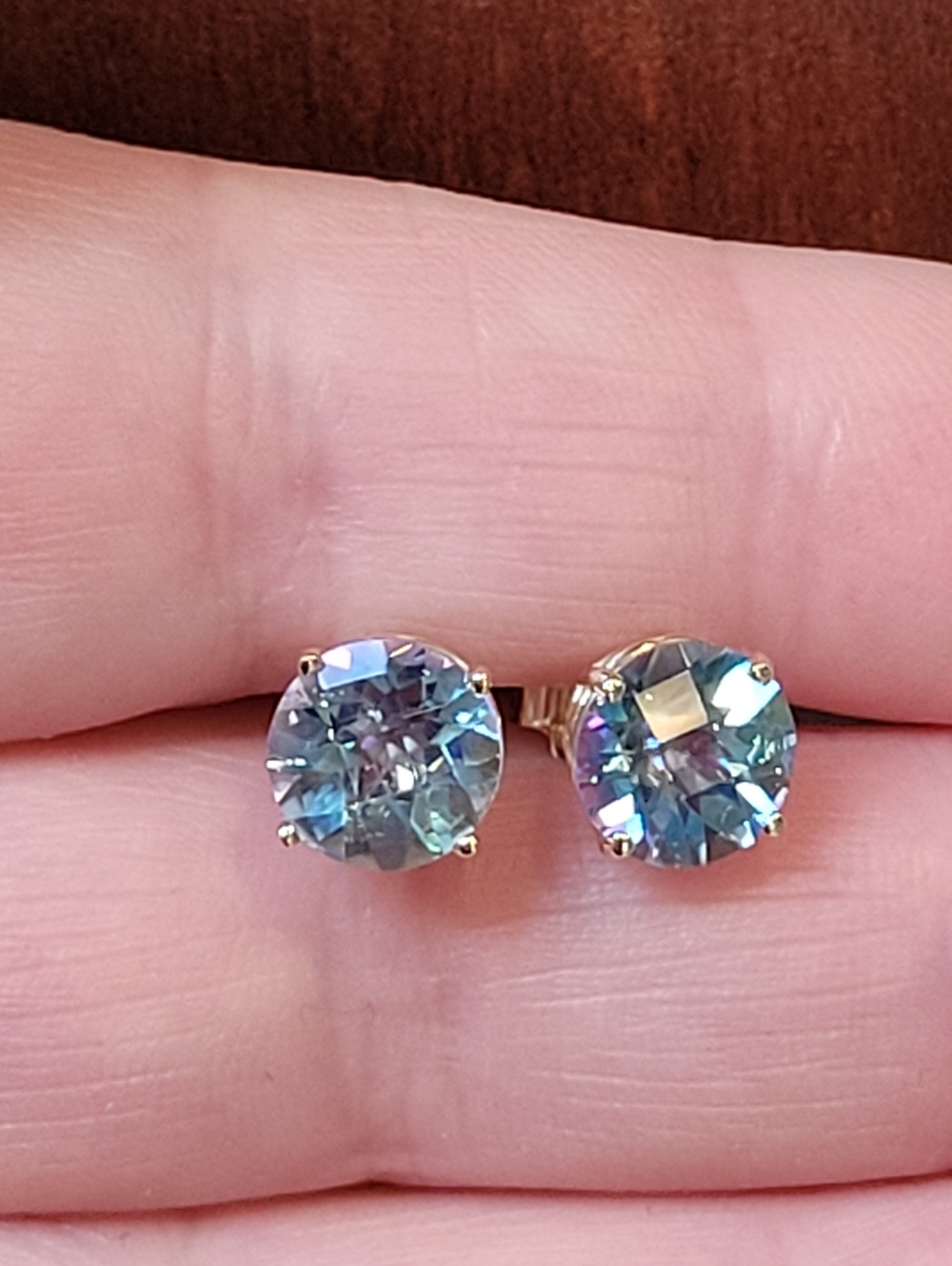 14k Solid Gold Stud Earrings With Alexandrite, 4 Carats.